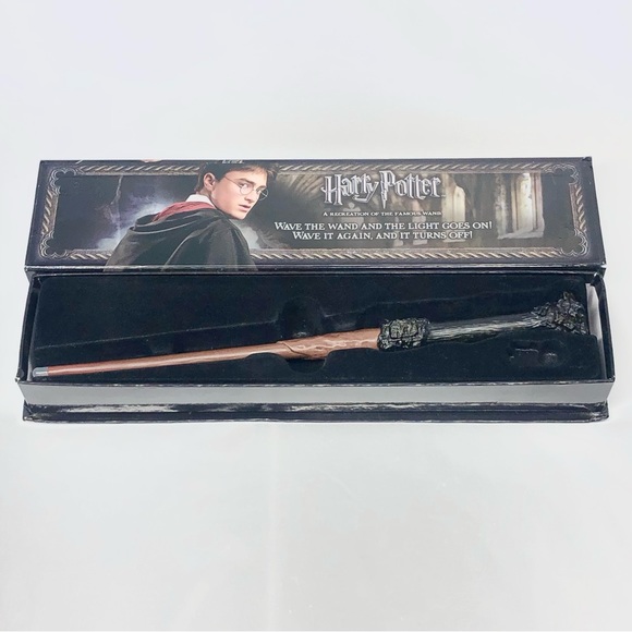 Harry Potter’s Wand That Lights Up 14 Inches long - Picture 4 of 16